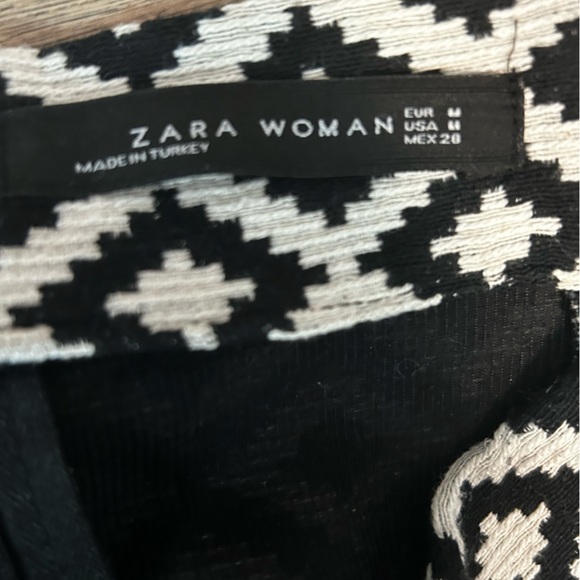 Zara | Aztec pattern white and black bodycon mini skirt size M - Picture 8 of 9